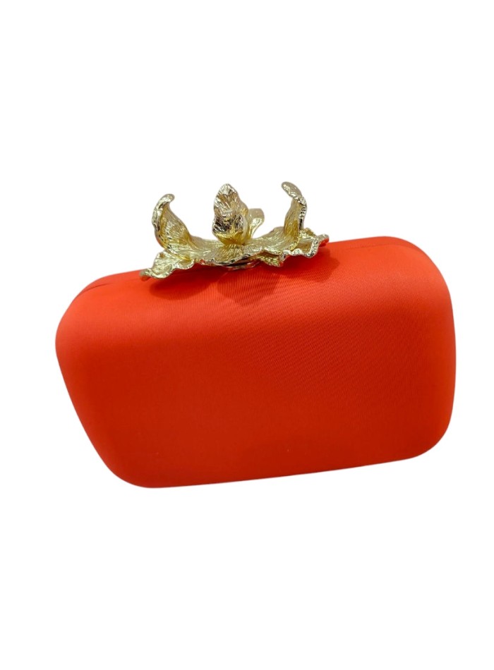 Sac de soirée en tissu uni corail avec fermoir...