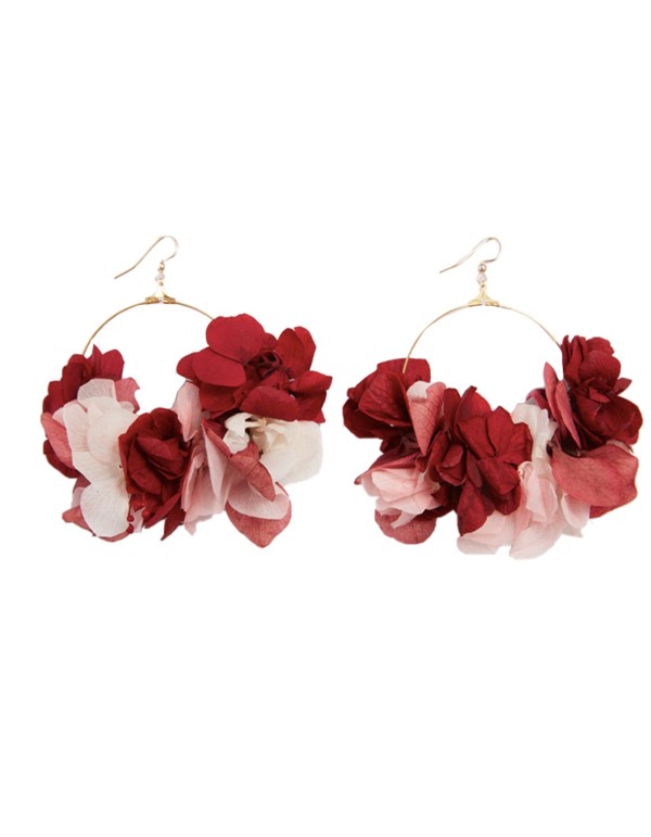 Guest earrings with white hydrangea leaves and garnets