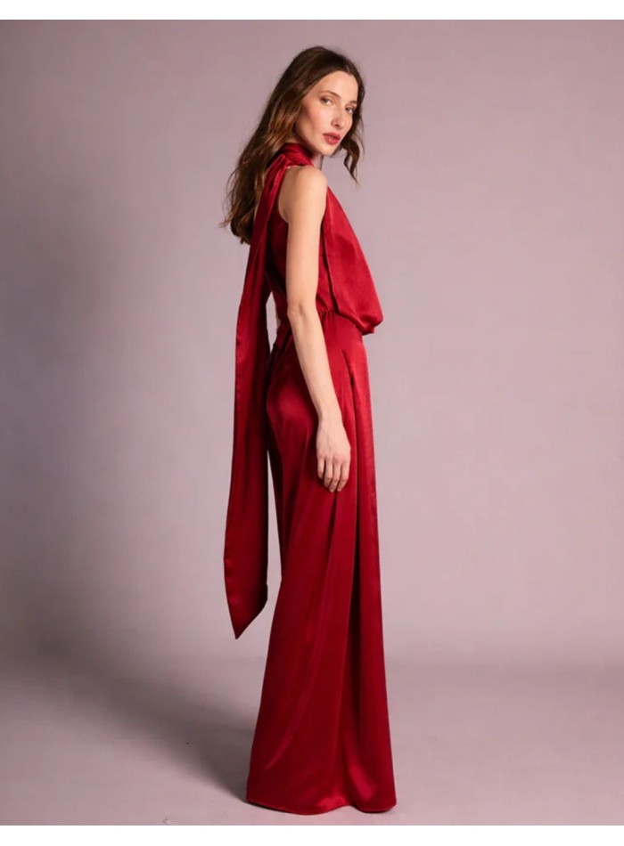 Combinaison en satin rubis avec jambe large et...