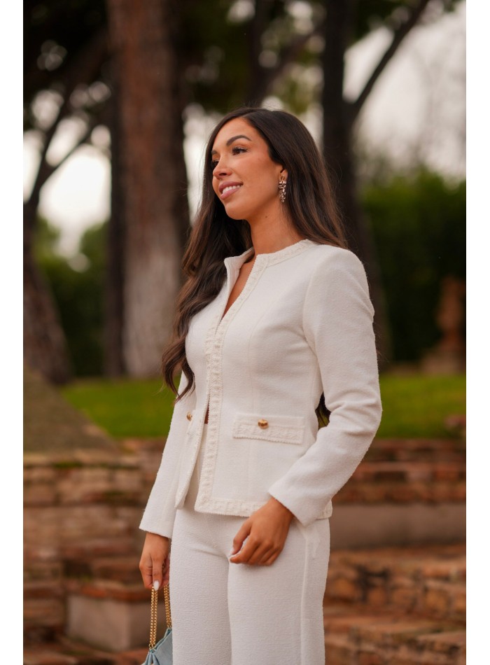 Conjunto color blanco de tweed para invitada
