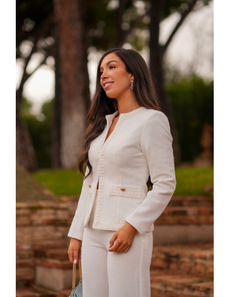 Conjunto color blanco de tweed para invitada
