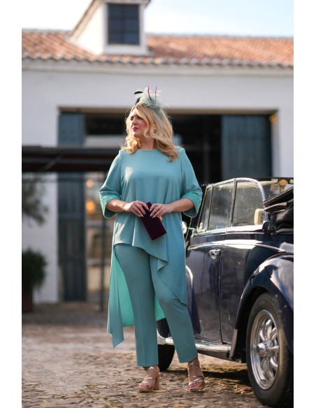 Conjunto de pantalón y blusa estilo casaca elegante para invitada