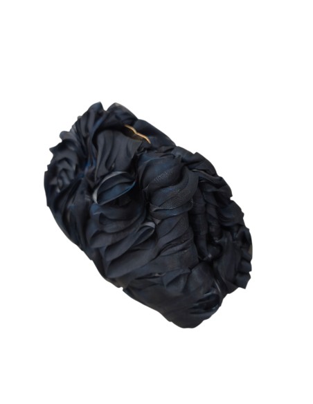 Clutch con detalles de flores en tul y gasa