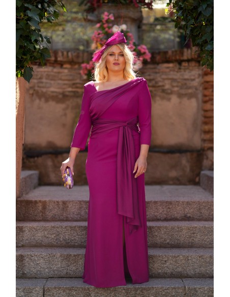 Vestido largo con escote asimétrico fruncido y detalle en cintura para invitada