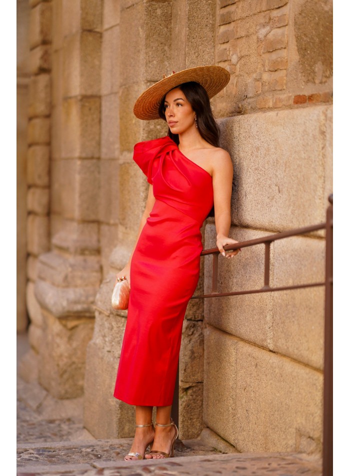 Robe midi à encolure asymétrique et épaules...