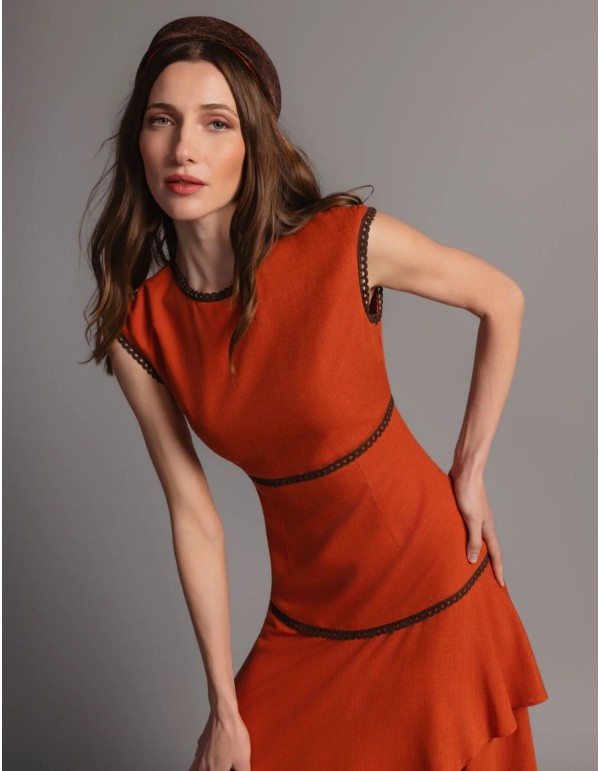 Vestido midi de lino teja con corte canesú y volantes 2