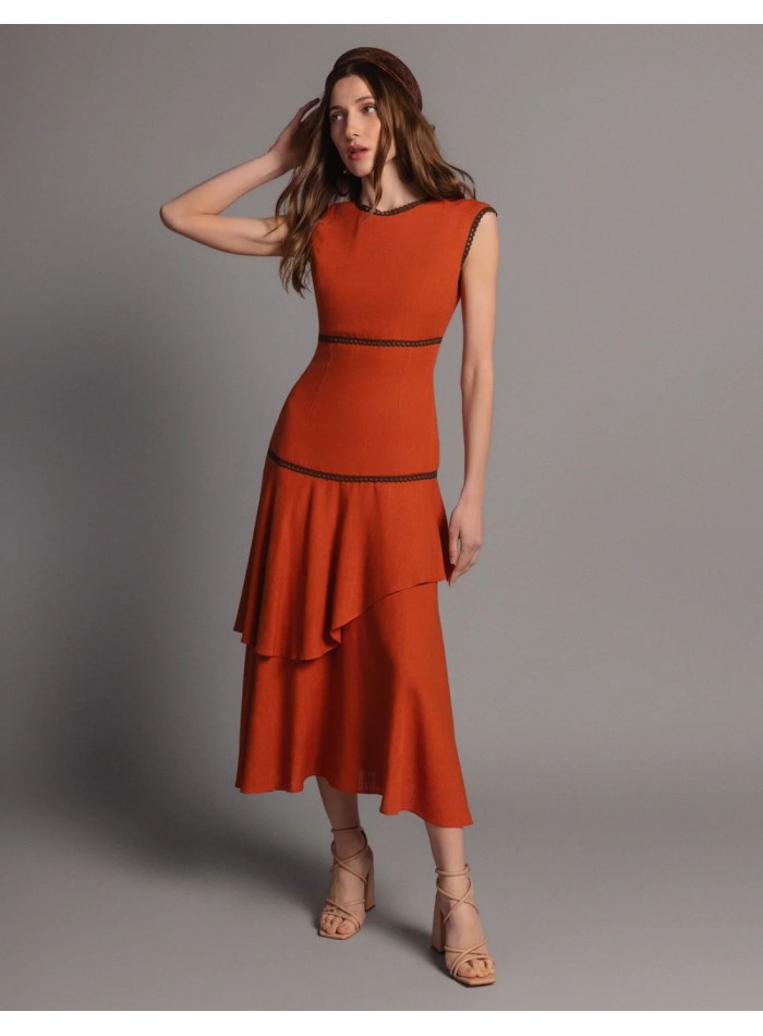 Vestido midi de lino teja con corte canesú y...