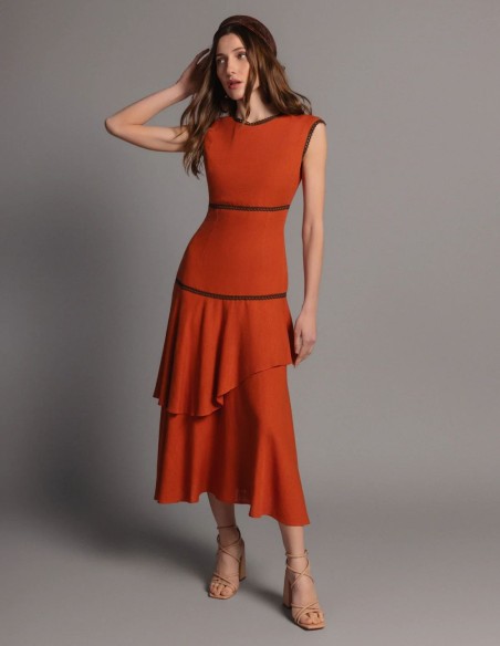Robe midi en lin couleur tuile, avec empiècement et volants