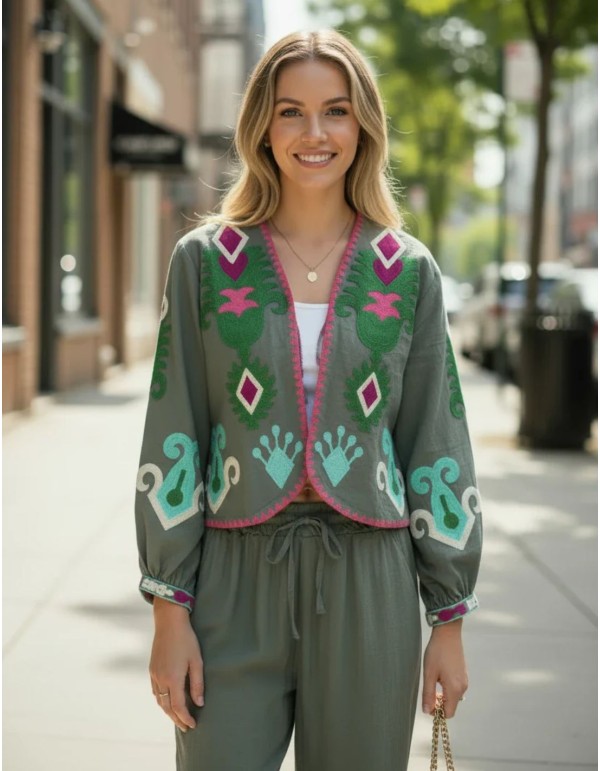 Short green hunting kimono with colorful floral embroidery