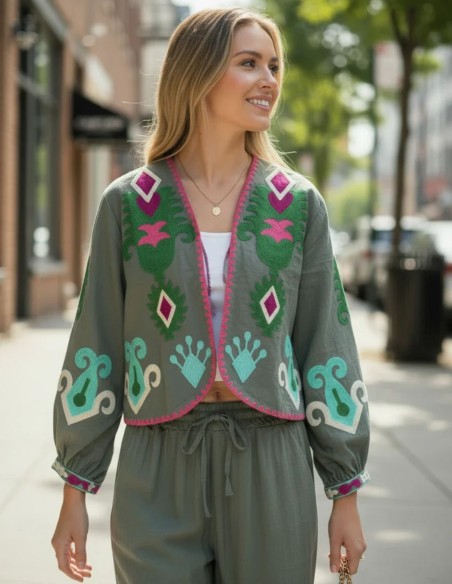 Short green hunting kimono with colorful floral embroidery
