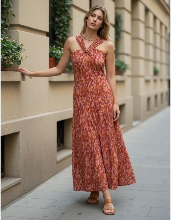 Vestido largo estampado en tonos tierra con escote halter 2