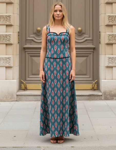 Vestido largo con estampado geométrico y escote corazón