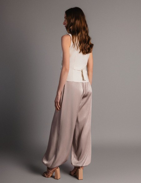 Pantalón largo bombacho satinado en color visón para casual