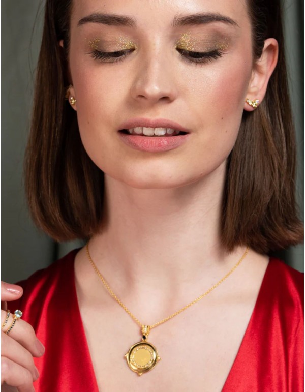 Pendentif doré avec une pièce et des pierres naturelles 2