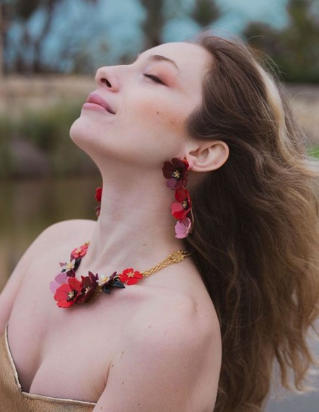 Collier de coquelicots dans des tons orange et vert d'eau