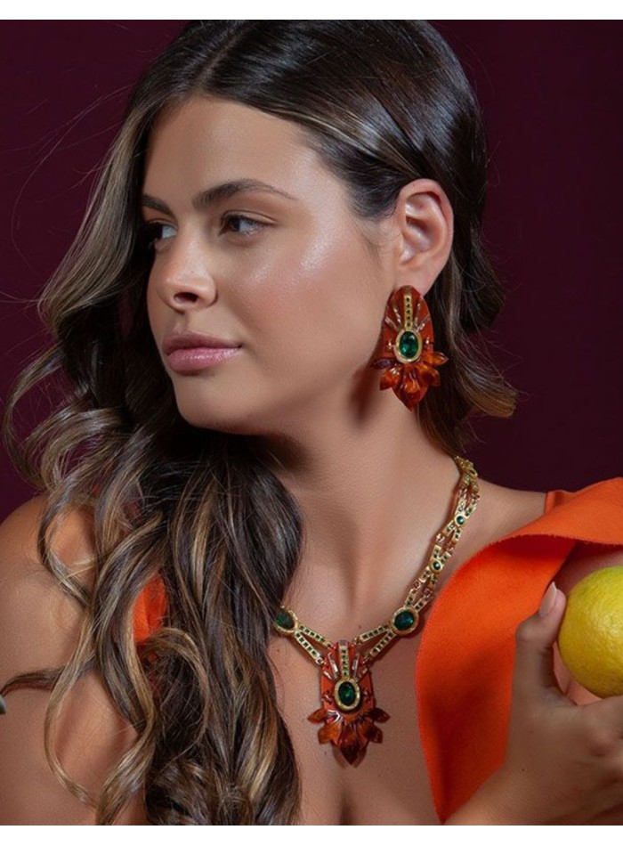 Collier couleur cuivre orné de strass pour une...