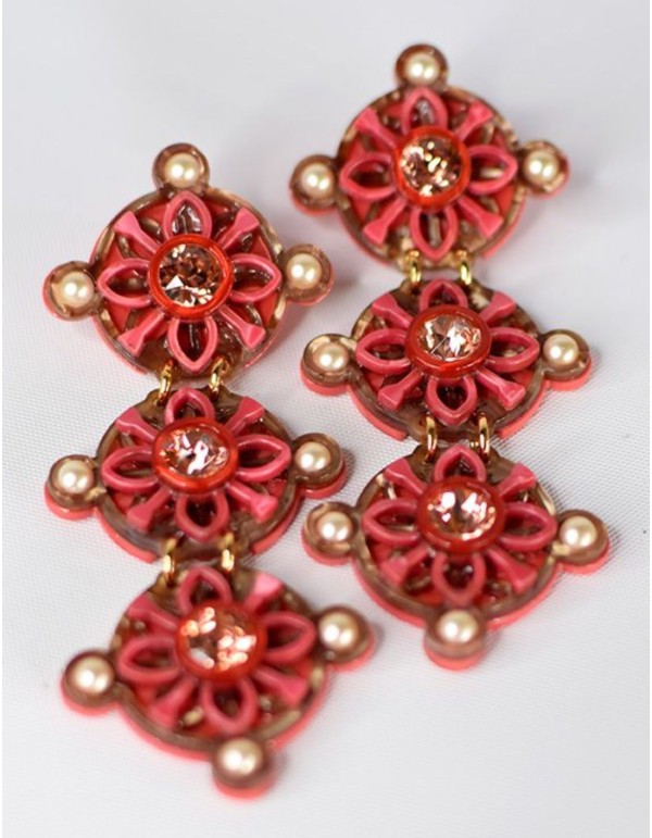 Pendientes largos rosas con detalles de perlas y cristales 2