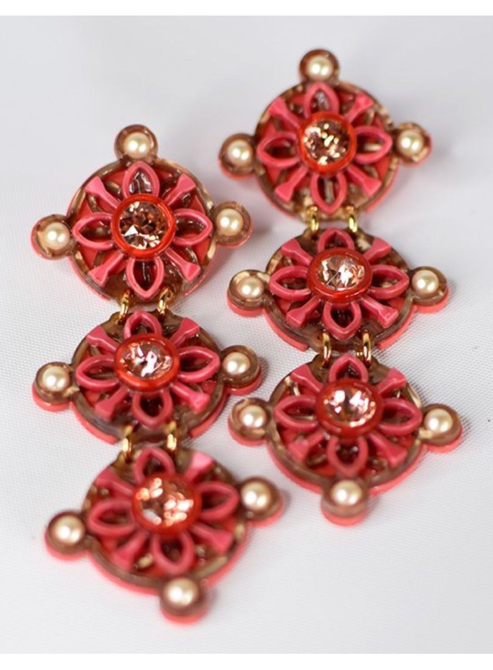 Pendientes largos rosas con detalles de perlas...
