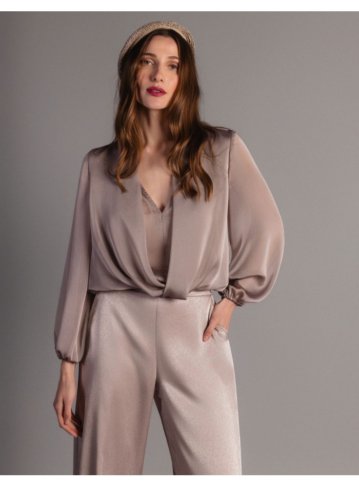 Blusa para invitada de gasa con escote cruzado de manga larga