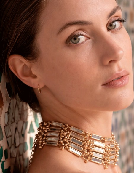 Collier ras-du-cou doré à 8 rangs avec des éléments en miroir