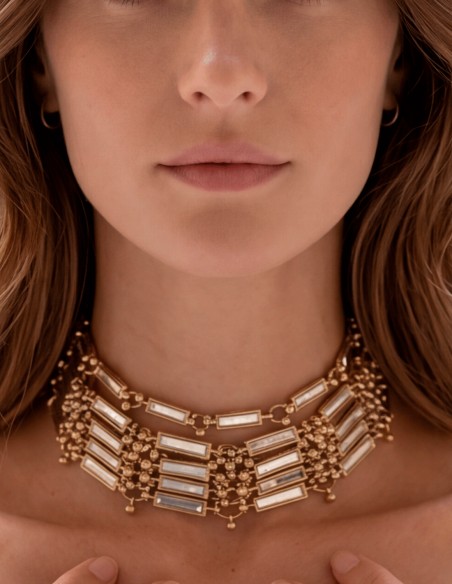 Gold mirror choker: the statement necklace that transforms any look