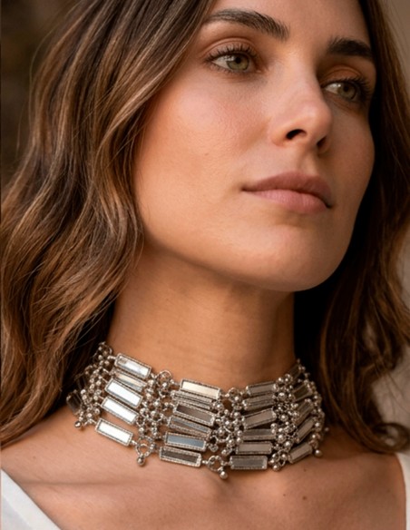 Collier ras-du-cou argenté à 8 rangées avec des éléments en miroir