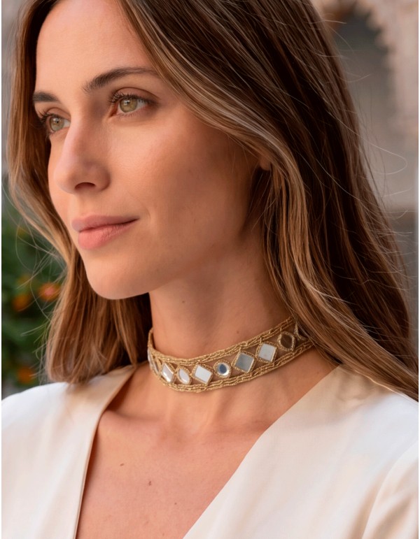 Delicate choker with gold mirrors and diamond shapes 2