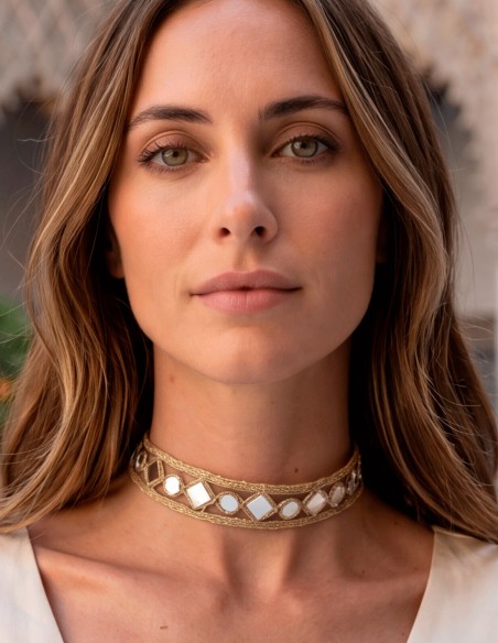 Collier ras-du-cou fin orné de miroirs dorés et de losanges