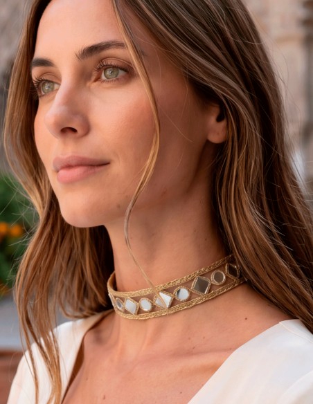 Delicate choker with gold mirrors and diamond shapes