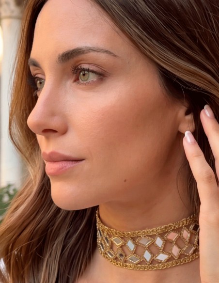 choker de tela dorado con cristales