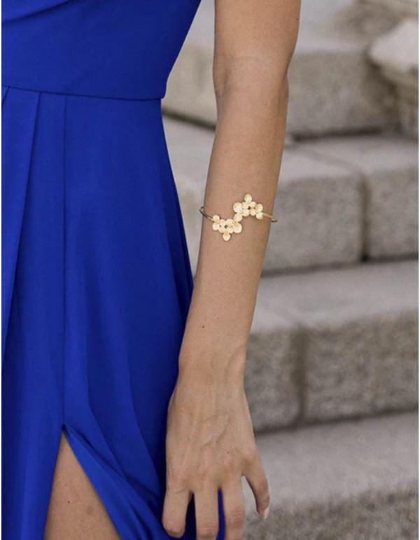 Pulsera con flores en los extremos 2