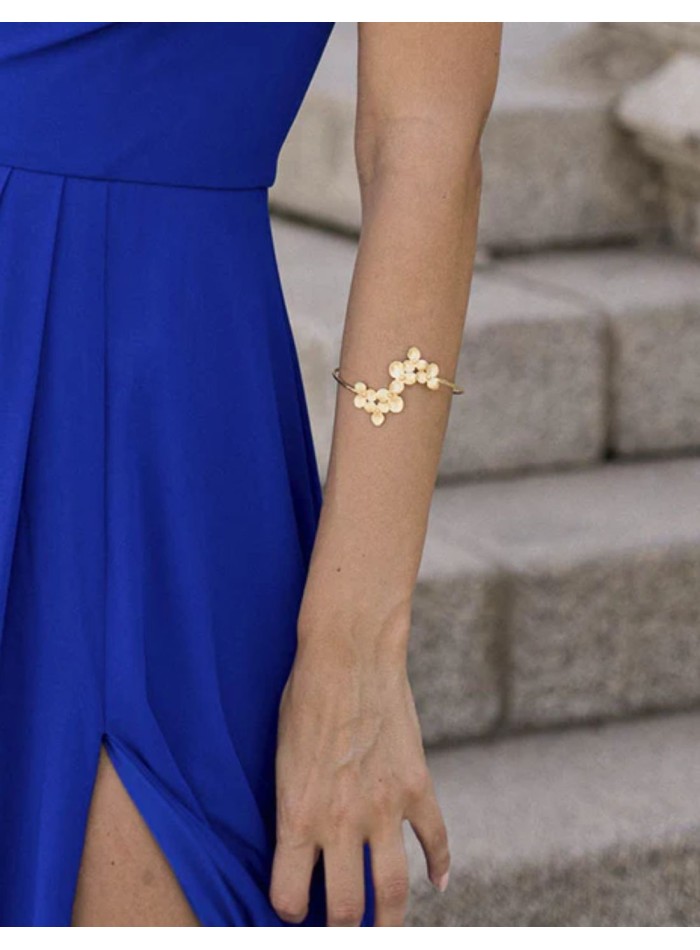 Bracelet with flowers at the ends