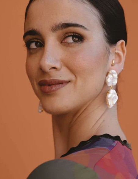 Boucles d'oreilles en perles au design moderne pour les invitées