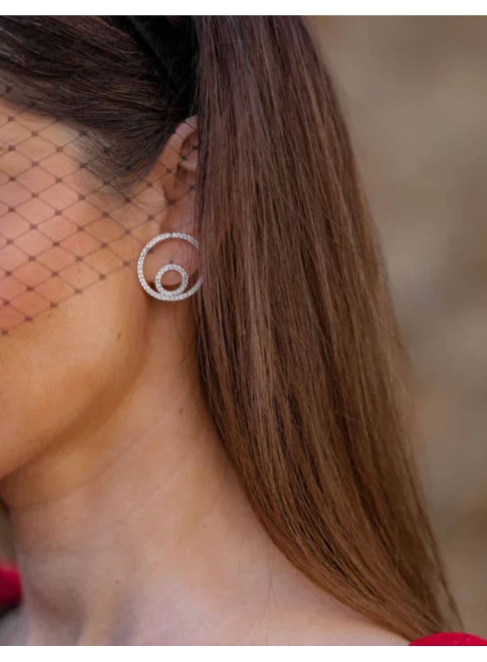 Boucles d'oreilles à double cercle et zircons