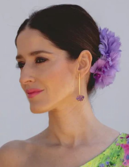 Boucles d'oreilles longues dorées ornées d'une améthyste
