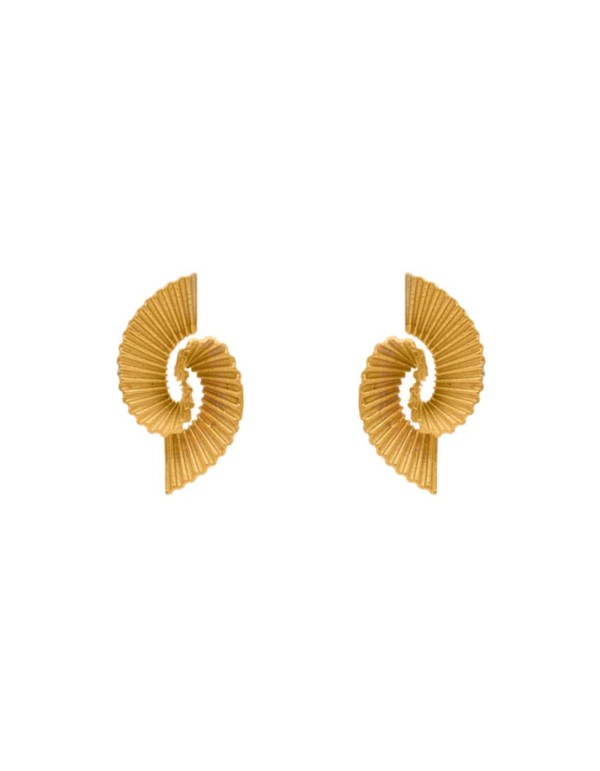 Pendientes dorados pequeños para invitadas 2
