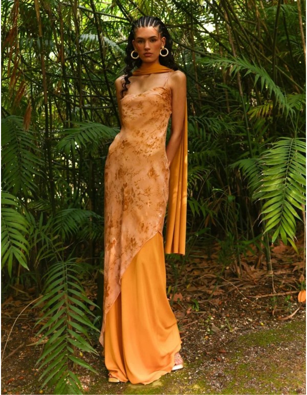 Robe longue à imprimé moutarde pour invitée, avec une...