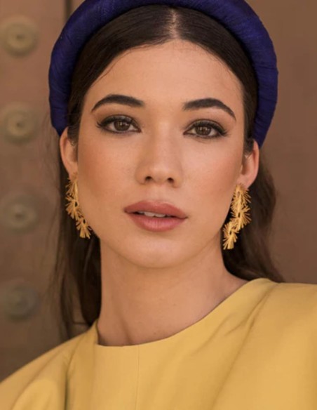 Long gold earrings with circles