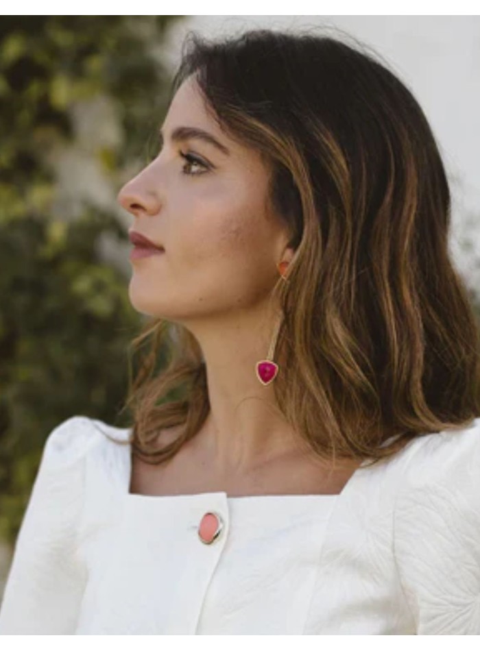 Pendientes largos dorados con piedras para invitada