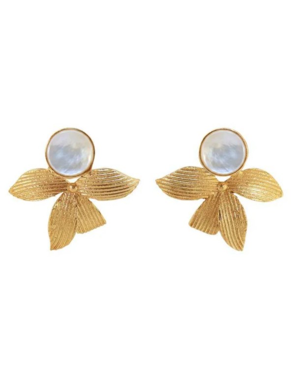 Gold earrings with pearls and leaves