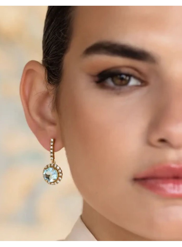 Petites boucles d'oreilles en zircone...