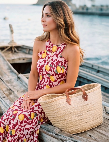 There are dresses that evoke summer just by looking at them, and this is one of them.