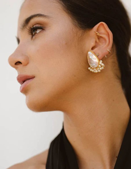 Pendientes de gota rosa con detalle de perlas para invitada