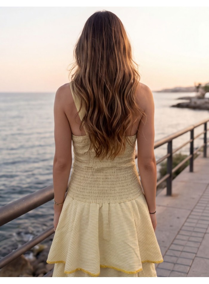 Vestido midi amarillo de rayas con volantes para invitada