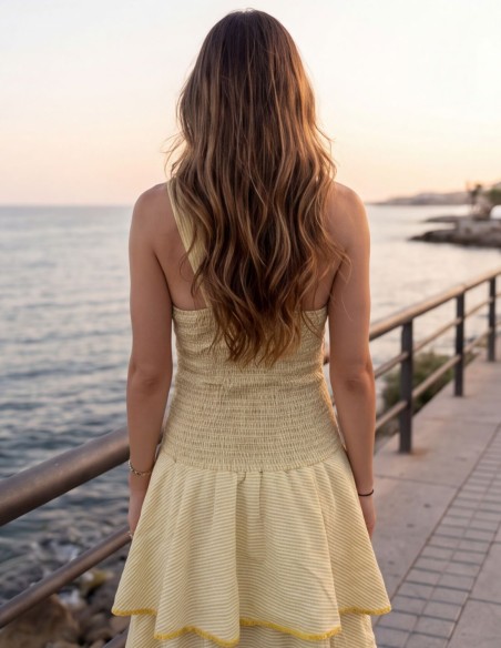 Vestido midi amarillo de rayas con volantes para invitada