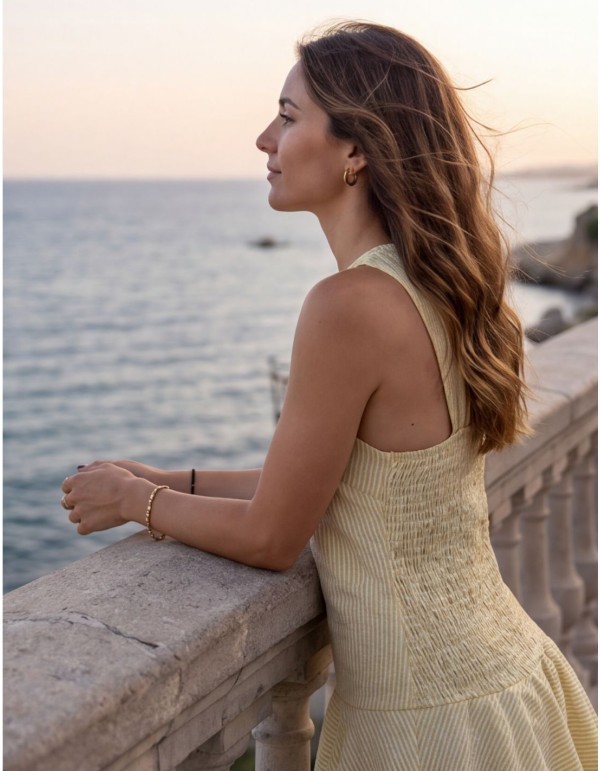 Vestido midi amarillo de rayas con volantes y espalda nido de abeja 2