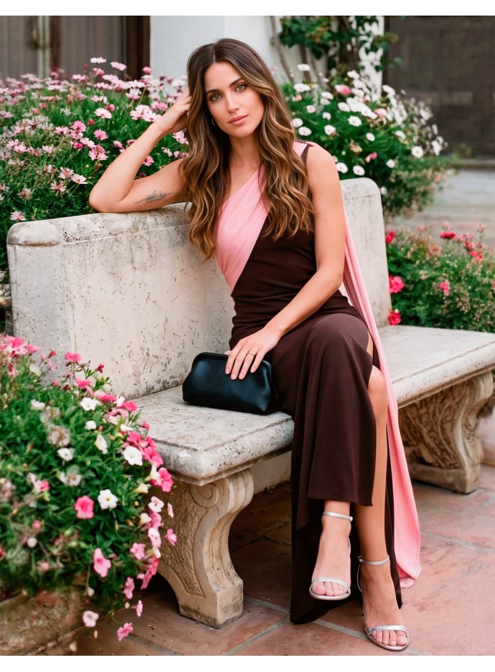 If you're looking for a guest dress that combines elegance, originality, and sophistication, this design is made for you.