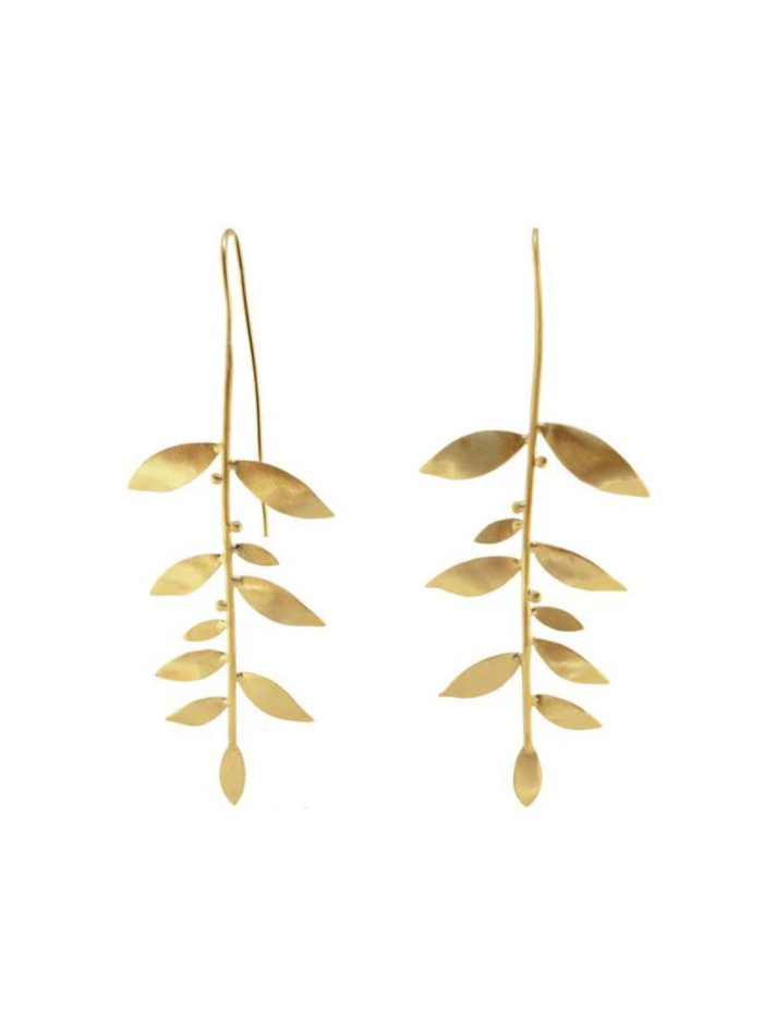 Pendientes dorados largos con forma de hoja