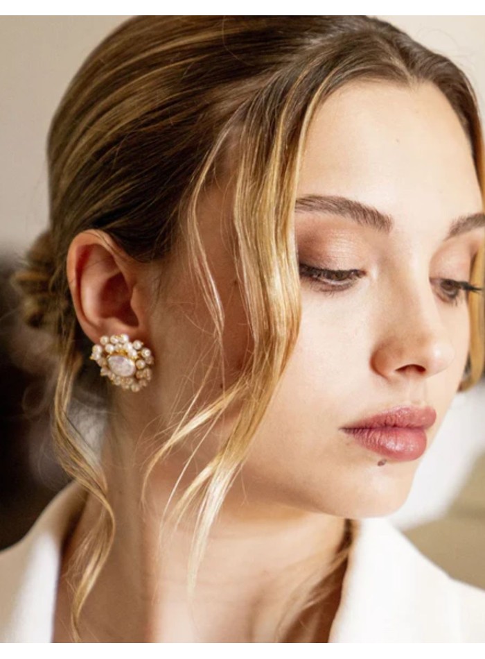Pendientes dorados de perla estilo botón