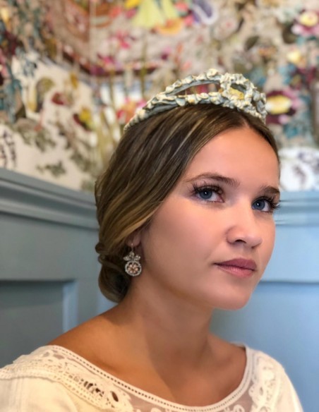 Tiara de resina verde y dorada de Margarita Sangiovanni Tiara de resina verde y dorada de Margarita Sangiovanni